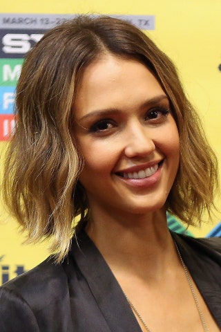 Turns out beach waves look smoking on a blunt bob too a la Jessica Alba.