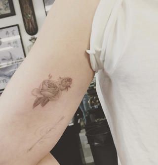 Hilary Duff's Rose tattoo